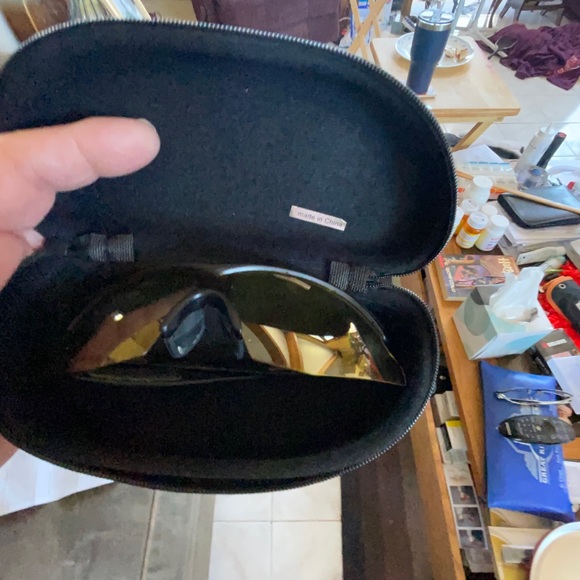 Sunglasse - Picture 7 of 9